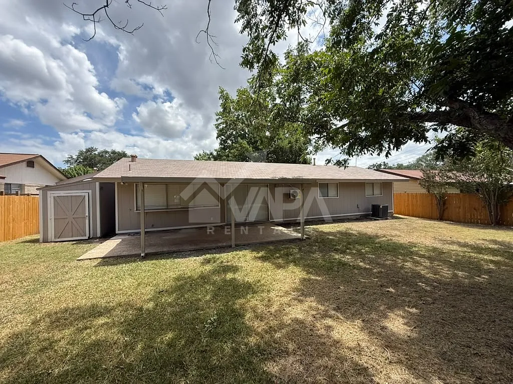 4 bed, 1344 sqft, $2,100 — Photo 4