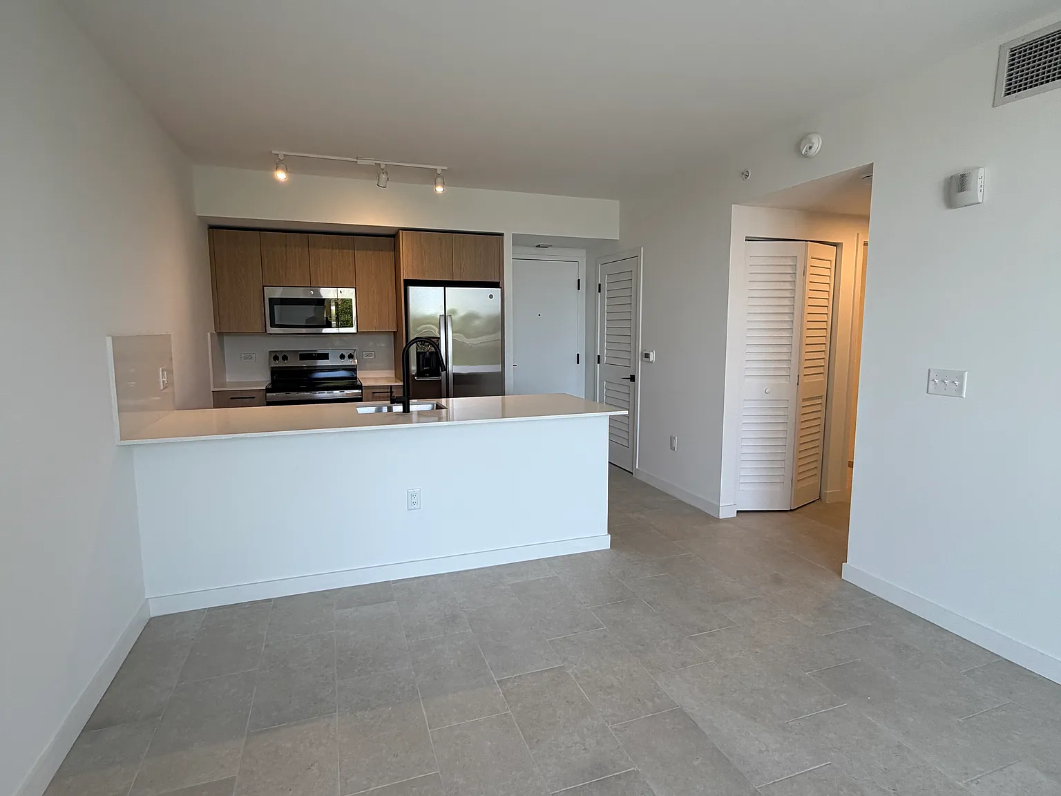 1 bed, 700 sqft, $2,090 — Photo 1