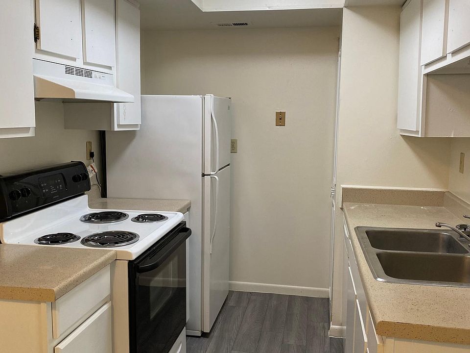 1st image of 8 W Northwood Dr #15