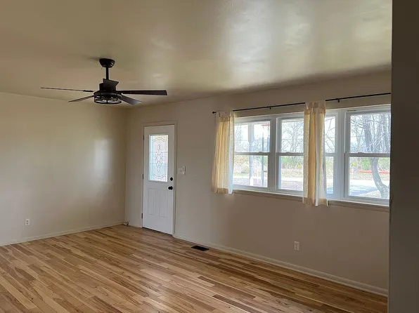 224 Spring Creek Rd, Lowell, AR 72745