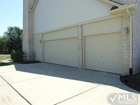 3CarAttachedGarage.JPG