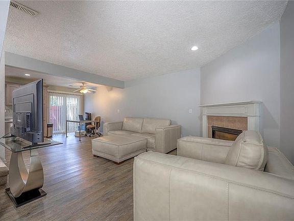 3rd image of 10643 E 46th St