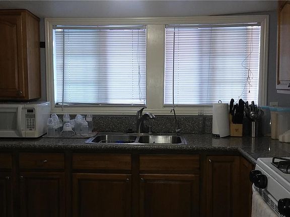 4th image of 5612 Maywood Ave