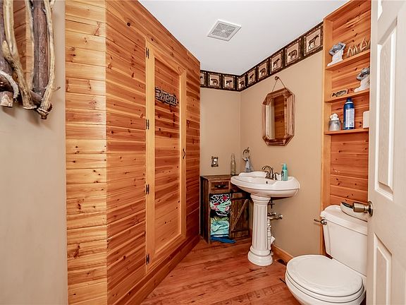 4th image of 3059 Creekside Rd