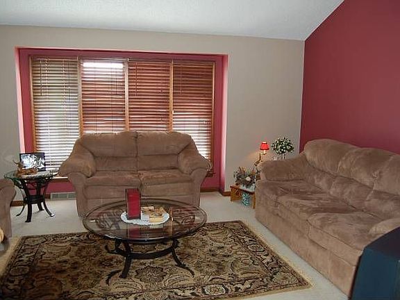 4th image of 79 Jerome Ct