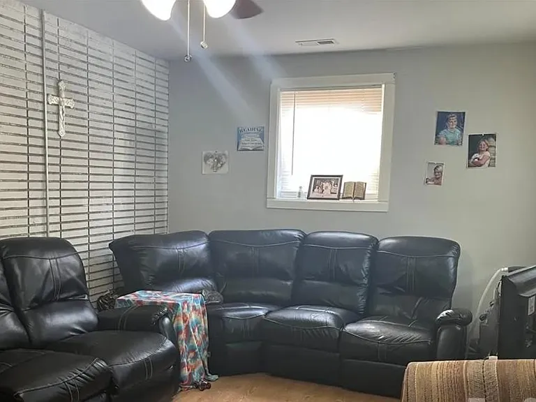 106 E Old Post Rd — Photo 3