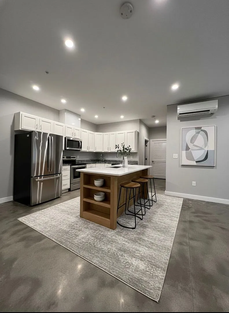 South St — Photo 4