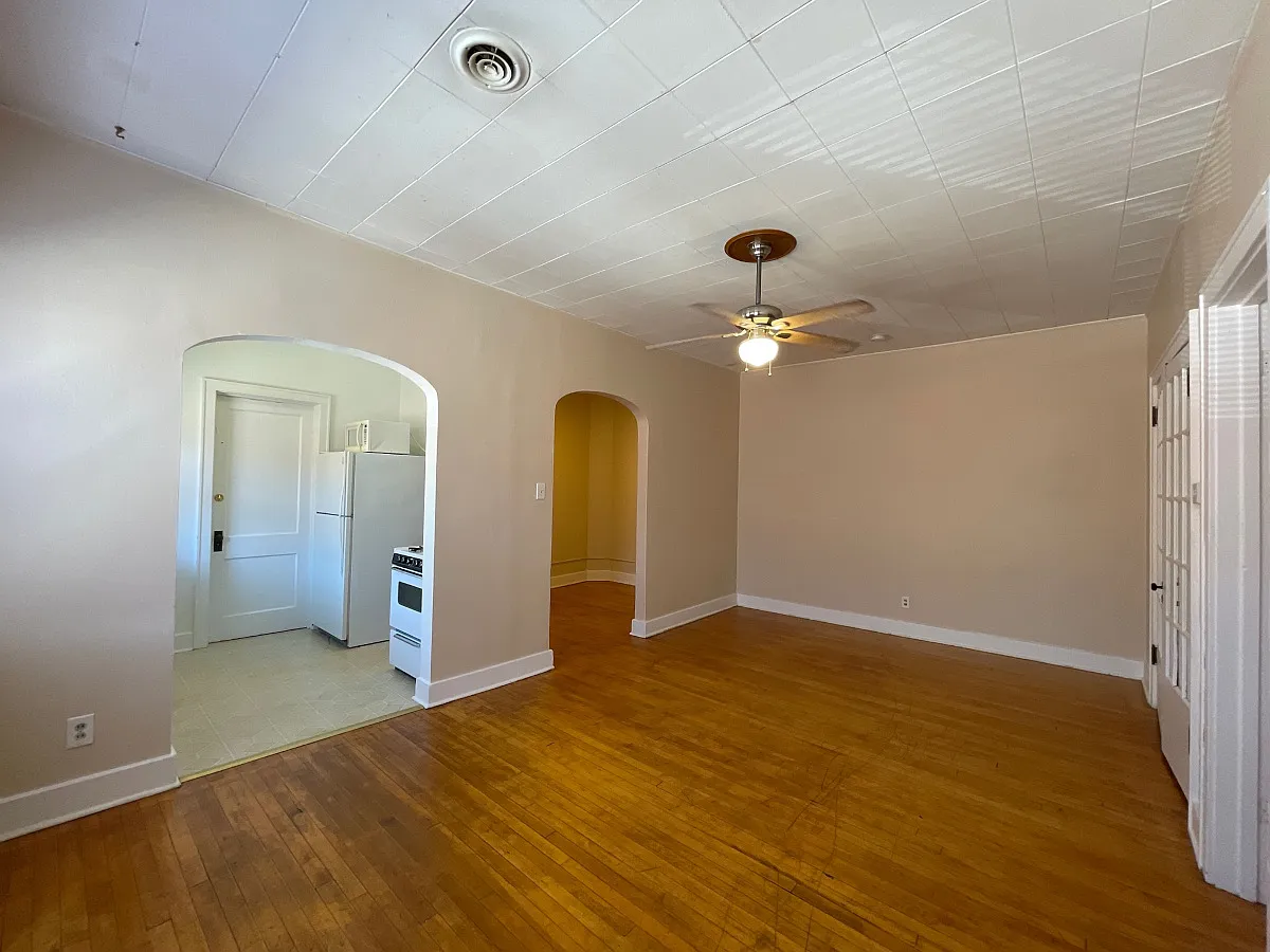 Building Photo - 108 5th St #202