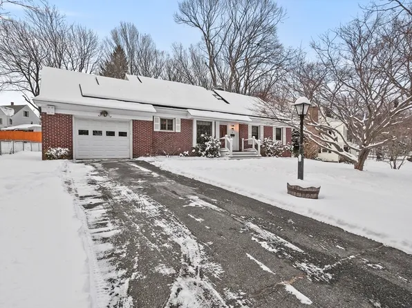 81 Fairlawn Ave, Gardner, MA 01440