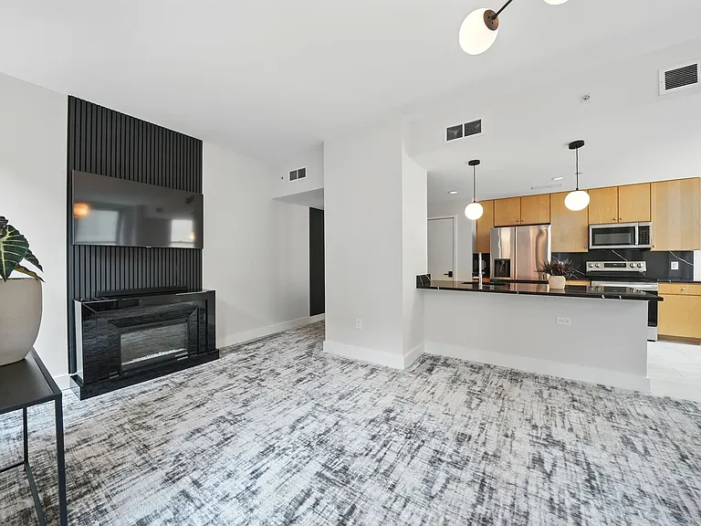 314 N Broadway Ave #806 — Photo 17