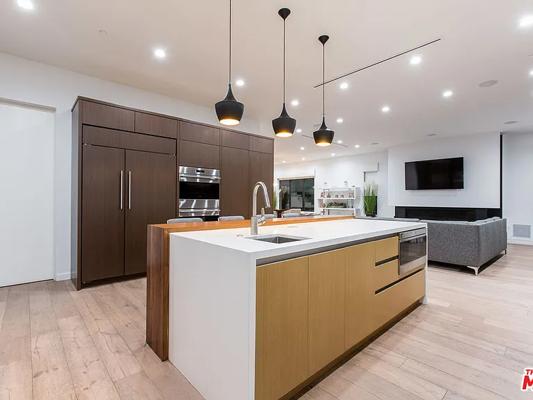 736 N Curson Ave — Photo 22