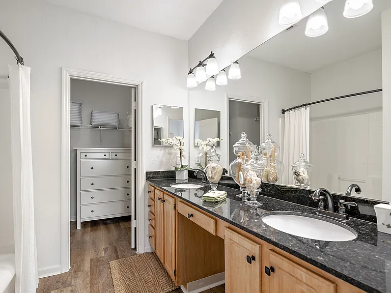 Grandeville at RiverPlace — Photo 22