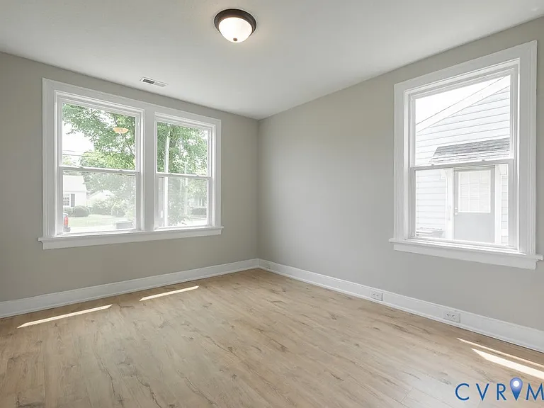 5318 Bloomingdale Ave — Photo 17