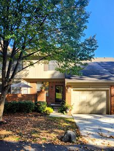 7168 Green Farm Rd #165, West Bloomfield, MI, 48322