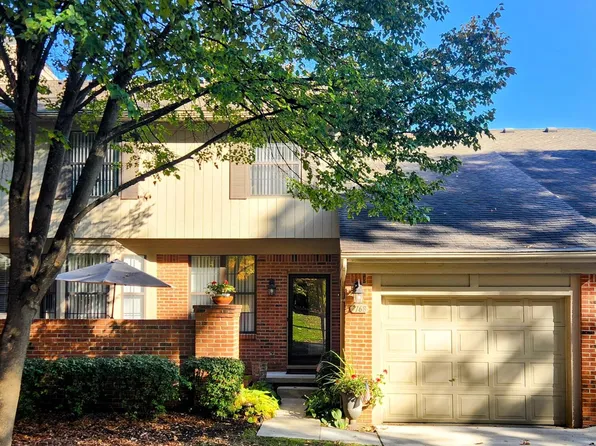 7168 Green Farm Rd #165, West Bloomfield, MI 48322