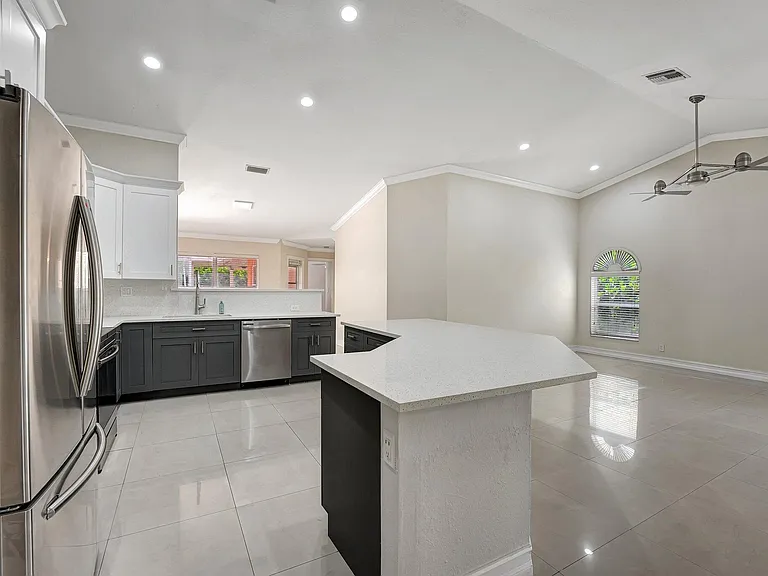 10080 NW 53rd Ct — Photo 7