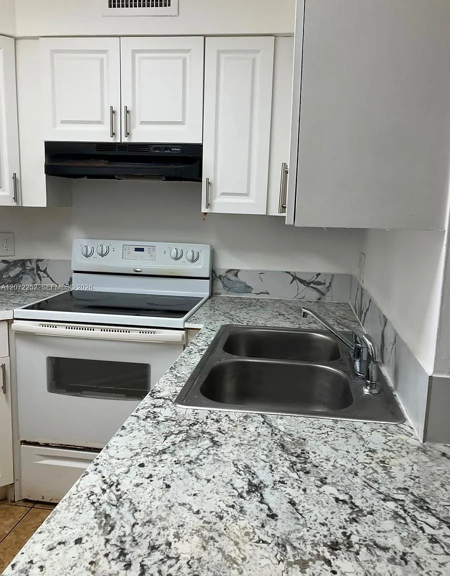 213 Lake Pointe Dr — Photo 3