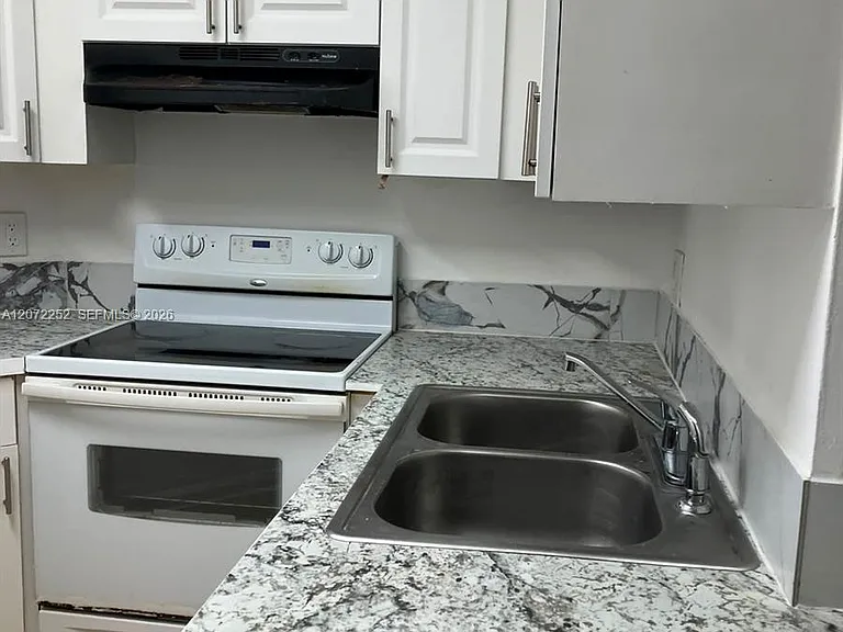 213 Lake Pointe Dr #112 — Photo 3