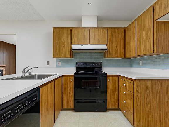 3rd image of 1013 Flicker Ln