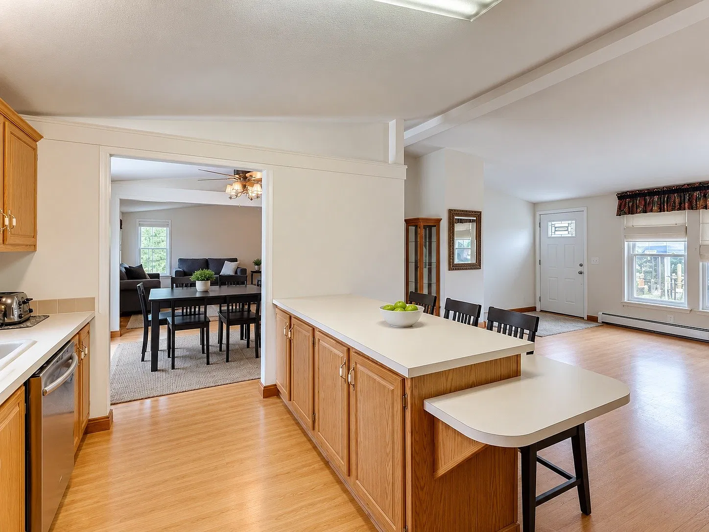 6 bed, 1.0 bath, $820 — Photo 3