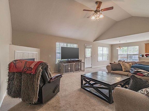 3rd image of 19 Dinton Cir