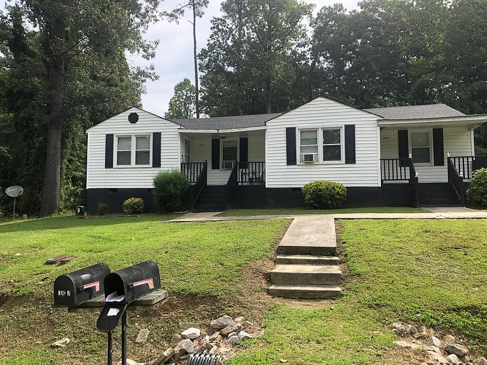 Front view of the duplex (right unit is one available for rent)