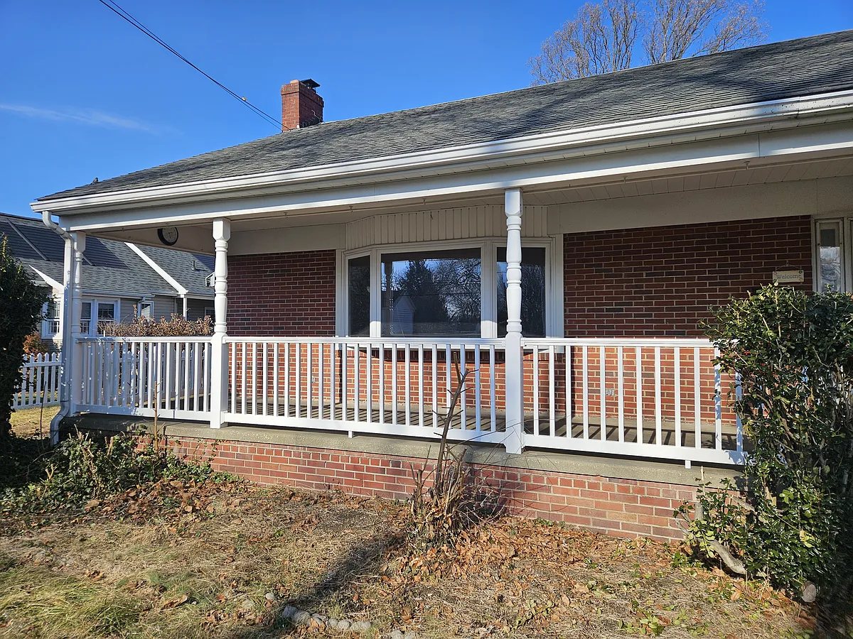 Building Photo - 63 Lotus St