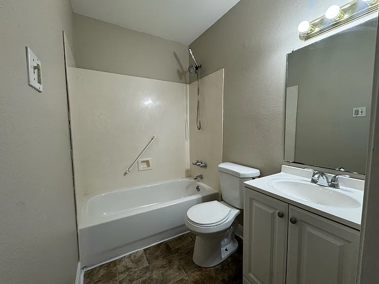 355 West Ave — Photo 16