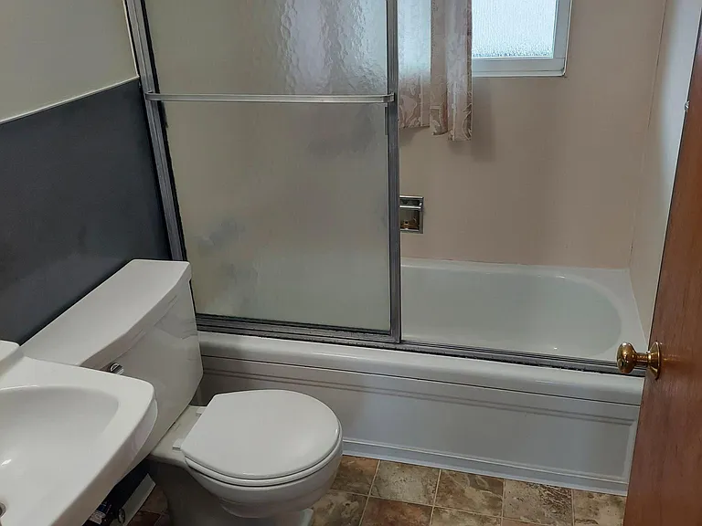 240 Gifford Ave — Photo 9