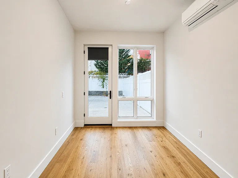 1647 New York Ave #1B — Photo 5