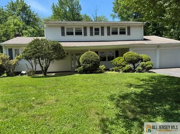 13 Greenwich Rd, Edison, NJ 08820