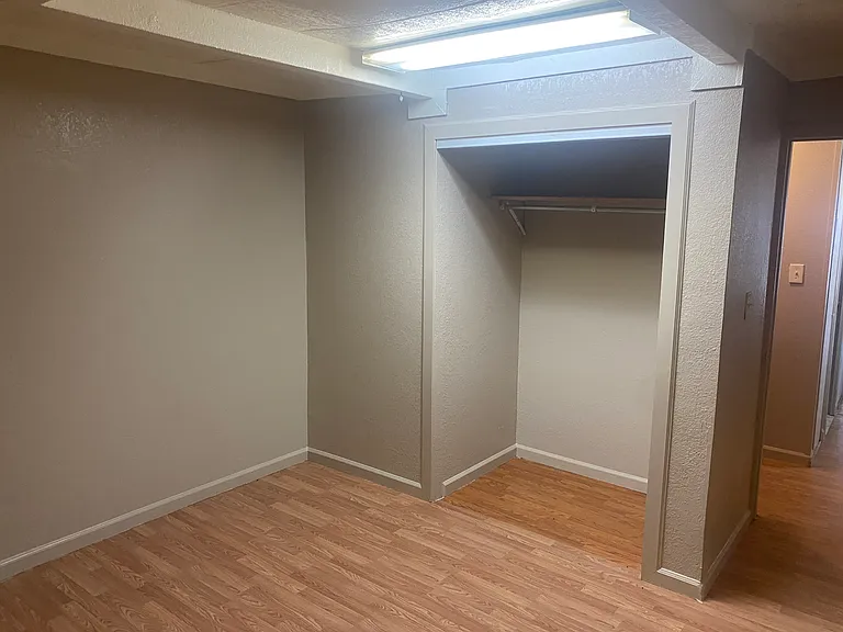 20702 Lower Hillview Dr — Photo 10