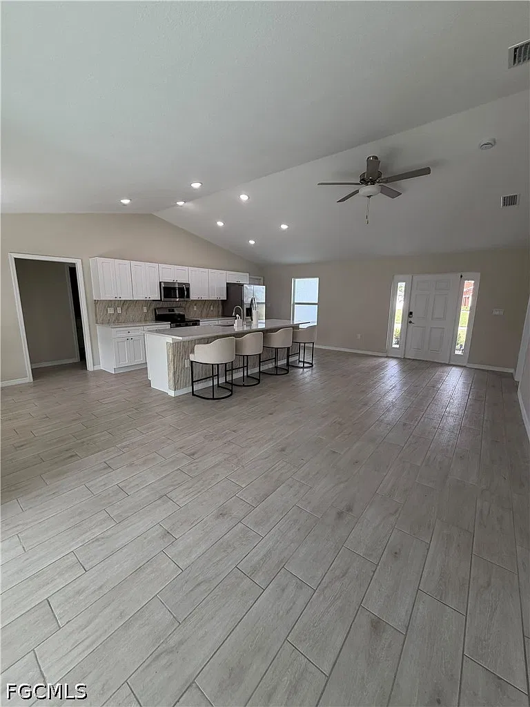 4 bed, 3.0 bath, 1684 sqft, $2,400 — Photo 4