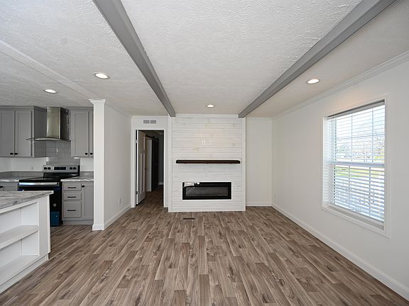 3rd image of 595 Loop Circle