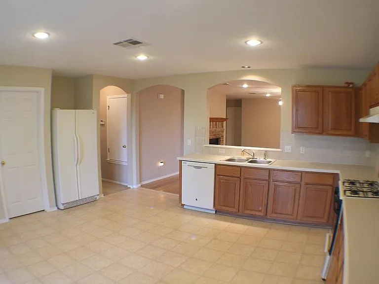 12321 Kilmartin Ln — Photo 15