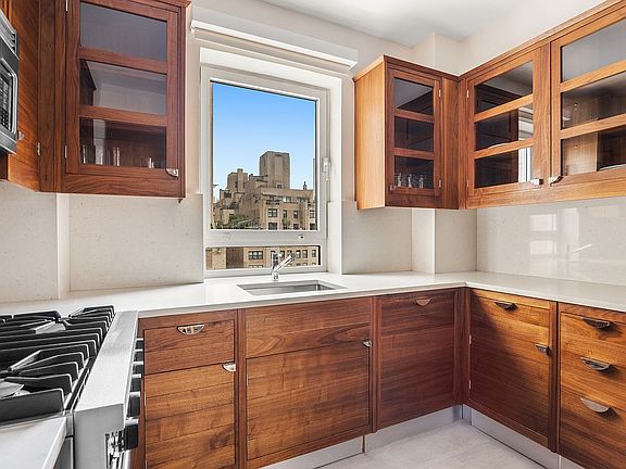 5th image of 870 5th Ave APT 11H