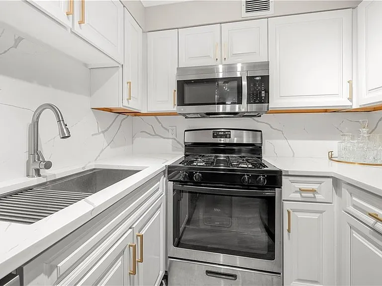 2479 Peachtree Rd NE #1801 — Photo 12