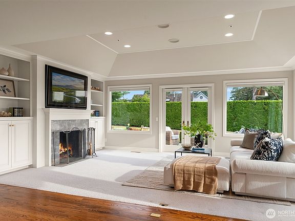 5th image of 2055 94th Avenue NE