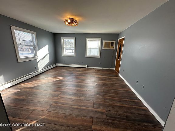 4th image of 124 Greenview Dr #1