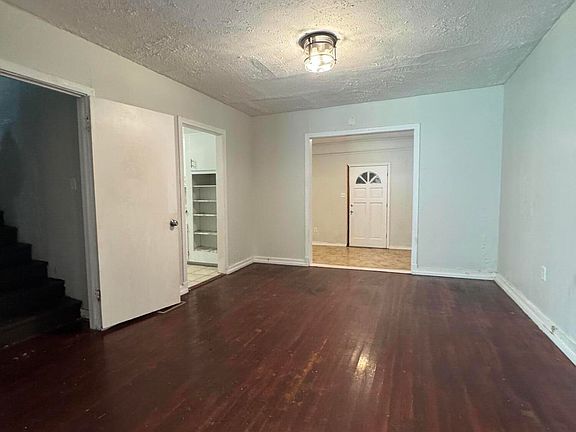 4th image of 315 Robinhood Rd
