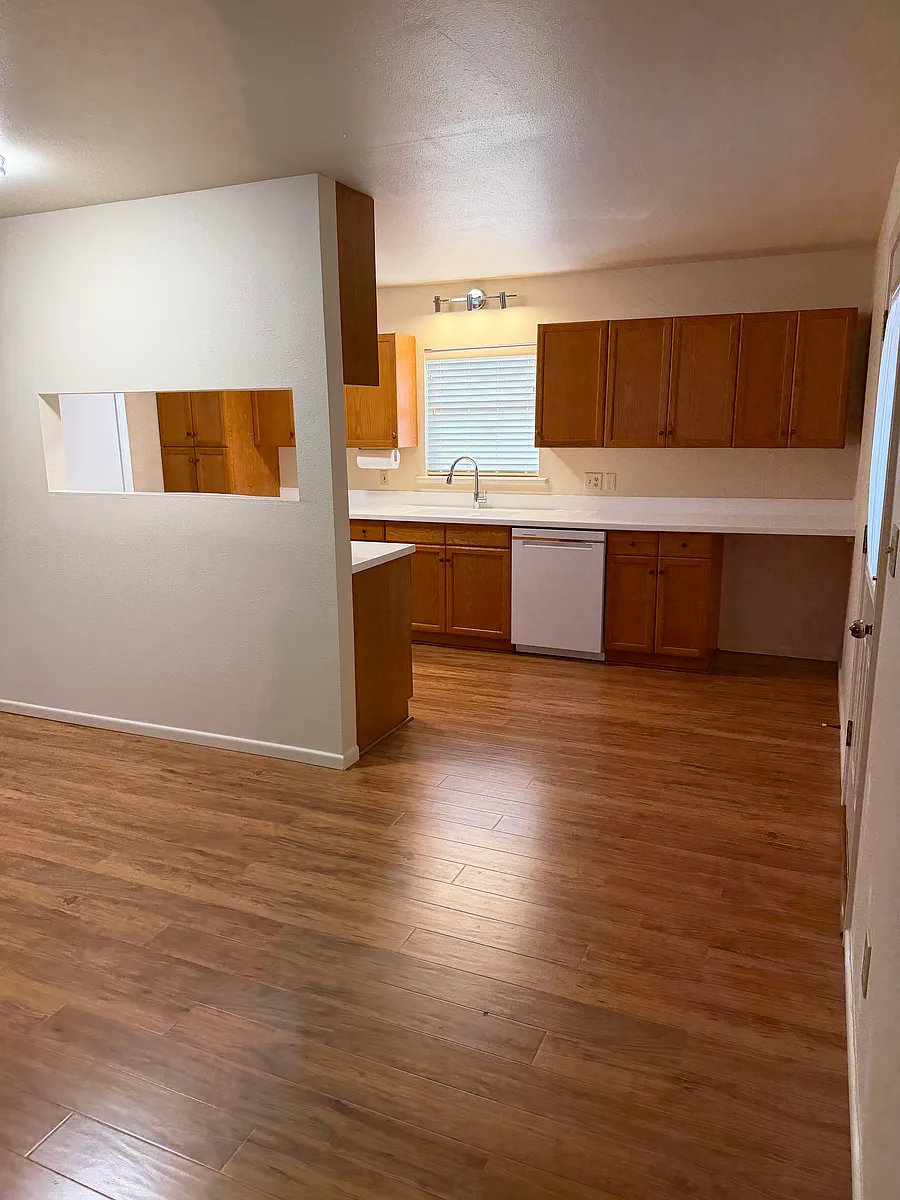 Spacious living area open to kitchen - 506 Saint Marys St