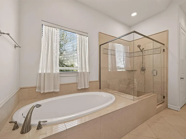 3217 Maxroy St — Photo 20