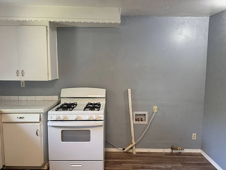 808 E Bank St — Photo 6