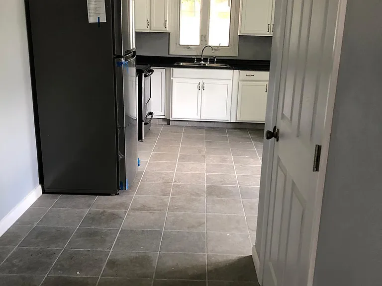 673 N Laurel St — Photo 8