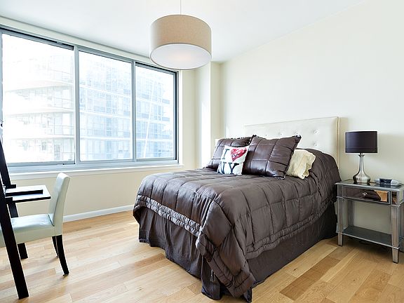 4th image of 4630 Center Blvd APT 804