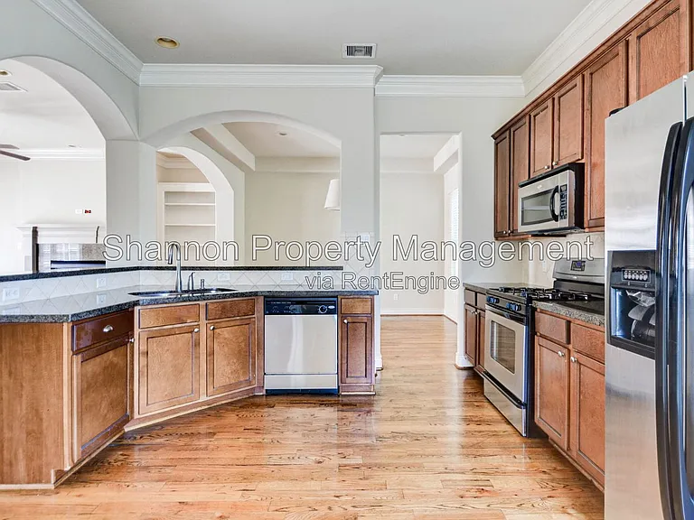 2731 Sherwin St — Photo 10