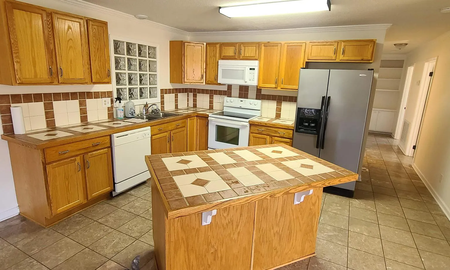 3 bed, 1800 sqft, $1,950 — Photo 4