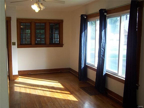 3rd image of 11 Warren St