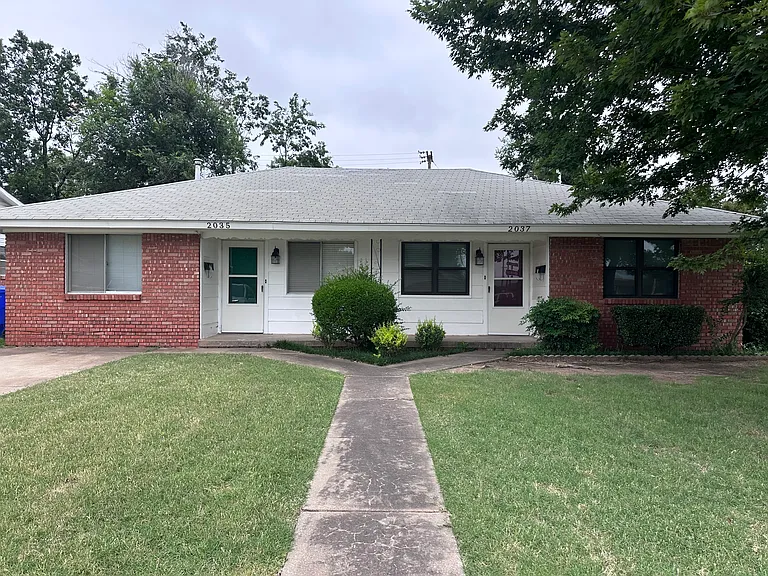 2035 Delaware Ln #2035 — Photo 1