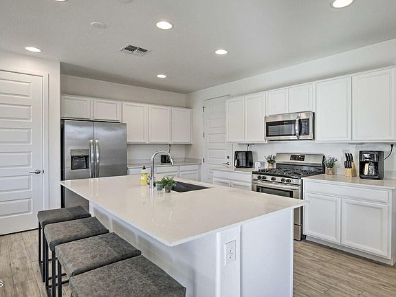5th image of 9908 E TEXAS Avenue